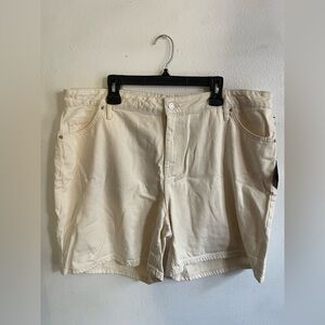 Ava & Viv Women's Cream Flat Front Shorts